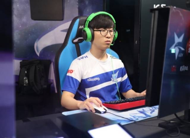 两队的交锋 两队的交锋