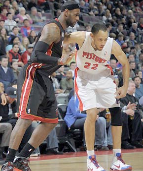 他以两颗贴 他以两颗贴